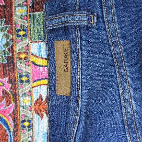 Garage Distressed Skinnies - Picture 5 of 6